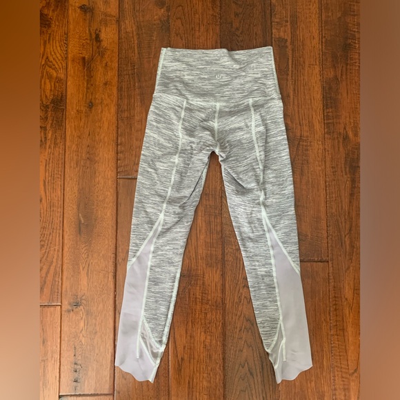 Lululemon Wunder Under Scalloped Hem High-Rise Crop - Picture 3 of 4